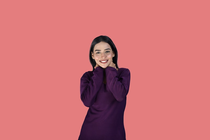 a person smiling with the arms crossed