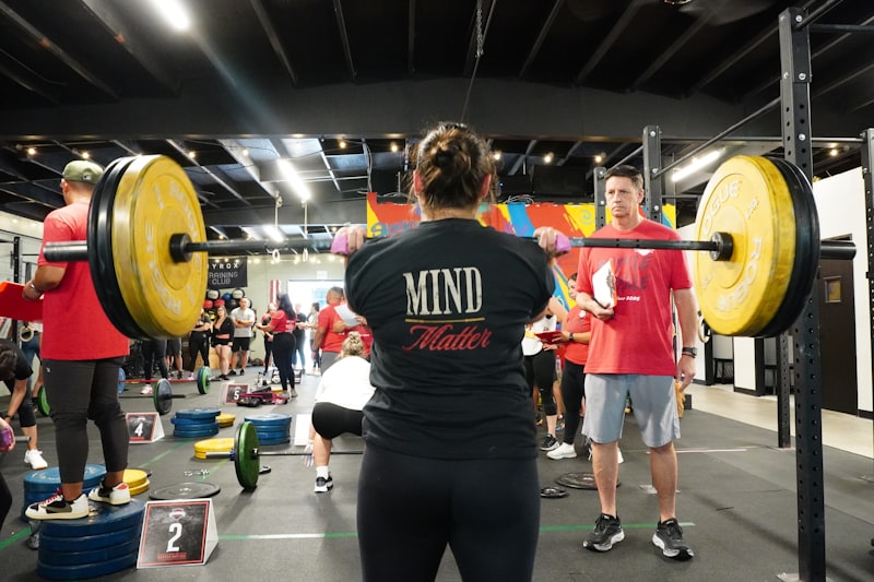 People are lifting weights in a crossfit gym.